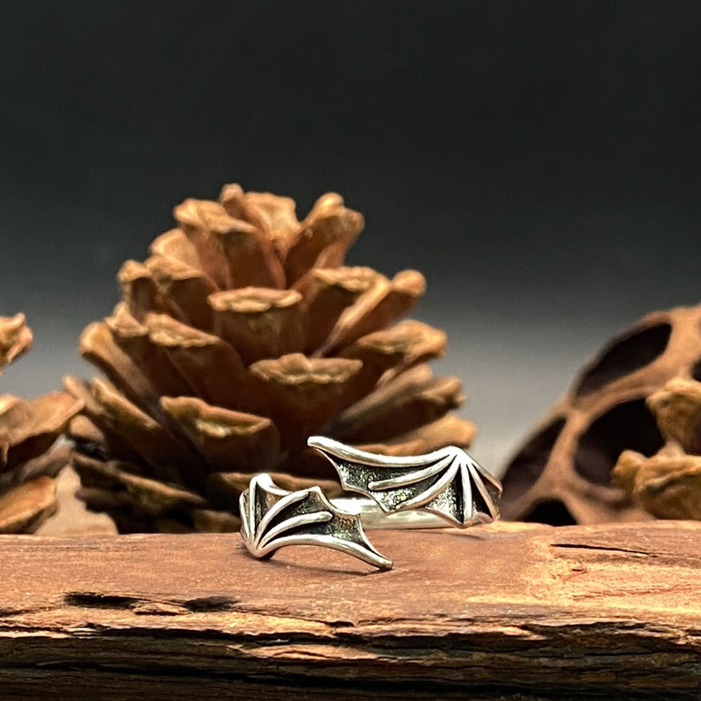 Gotycki pierścień z motywem sk – Gothic Skull Ring recenzja i cena