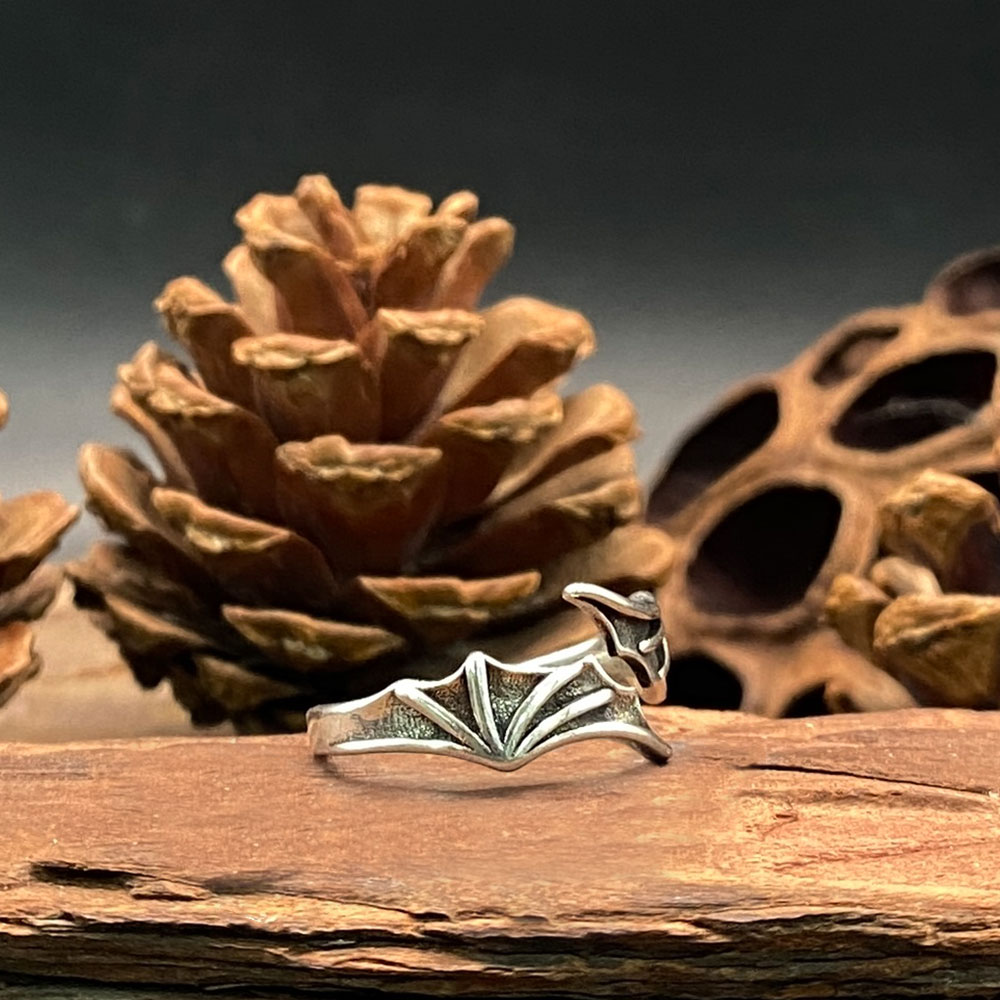 Gotycki pierścień z motywem sk – Gothic Skull Ring recenzja i cena