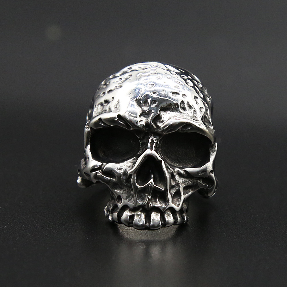 Gotycki pierścionek z czaszką  – Gothic Skull Ring recenzja i cena